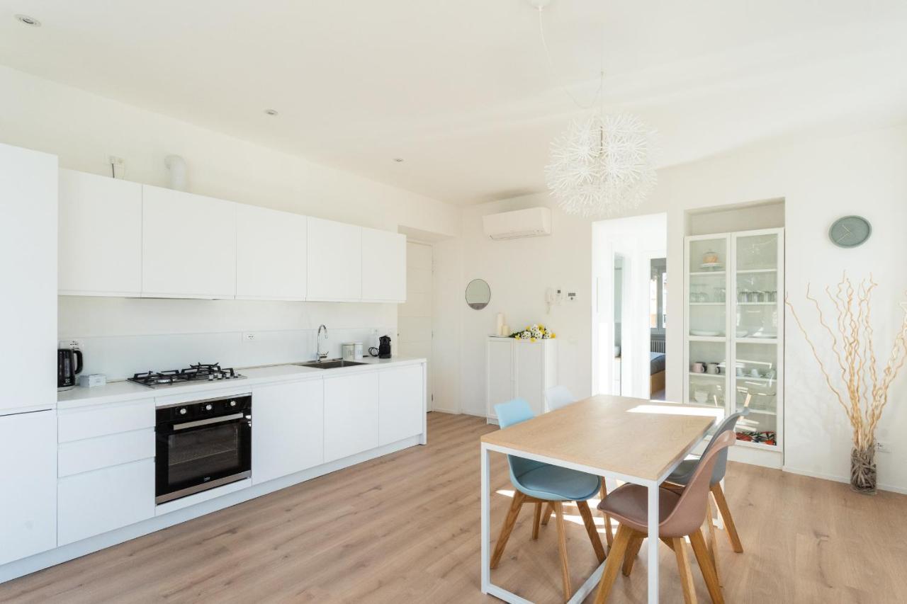 Lovely Corner In The Heart Of The Lake By Rent All Côme Extérieur photo