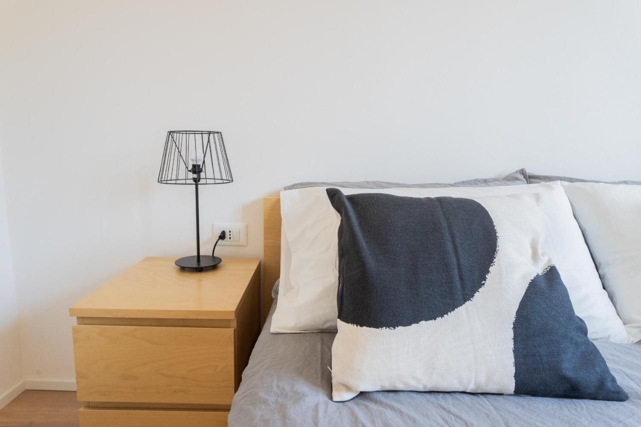 Lovely Corner In The Heart Of The Lake By Rent All Côme Extérieur photo